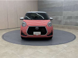 お車購入のポイントとなるフロントマスクです!かわいらしい目つきが印象的なデザインのヘッドランプです。
