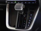 電動パーキングブレーキ・ブレーキホールドを装備してます。ホールド機能は信号待ちが多い一般道で疲労軽減になり、大好評です!