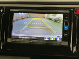 リバースギアに入れるだけで後方の表示へ切り替わります。夜間や雨の日の駐車も楽になりますよ。