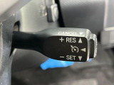 【クルーズコントロール】高速道路もラクラク走行。アクセルを離しても一定速度で走行ができ、長距離運転時の負担を軽減!加速・減速も簡単なスイッチ操作で調整できます。