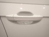 &rdquo;Keyless Access&rdquo;によって、ドアハンドルに手をかけるだけでドアロックが解除できます!