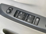 【電動格納ミラー】サイドミラーは電動格納式となっており、狭い駐車場でもキズがつくリスクを抑えられます。