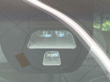 【シティブレーキアクティブシステム】低速走行中に前方の車両等を認識し、衝突しそうな時は警報とブレーキで衝突回避と被害軽減をアシスト。より安全にドライブをお楽しみいただけます。