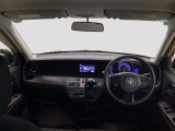 【前方視界】開放的な前方視界!運転がしやすく疲れにくいです♪窓が大きく、見通しがとっても良いおクルマですよ♪