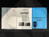 スマートキーは鍵をバッグに入れたままでもドアロックの開閉やエンジンのON・OFFができます。夜間や雨の日も鍵を探さなくて良いので便利です。