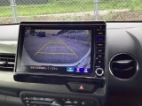 バックモニター付きで、車庫入れやバック時の後方確認をしっかりサポート。モニターに映し出される映像で死角も確認しやすく、狭い場所での駐車や後退時の操作をより安心して行えます。