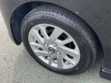 純正アルミホイールが車両とマッチしています!