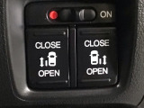 【両側パワースライドドア】両側がパワースライドドアになっており、運転席のスイッチやスマートキーでも開閉が可能です!開口部も広いので乗り降りも楽々♪