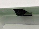 ナビゲーション等を装着した場合にバックするとき後方の安全確認ができるバックカメラが付いてます