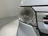 LEDヘッドライトは、点灯の瞬間から最大光量を発揮し、突然暗くなるトンネルなどでの安定感を高めます。