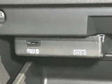 ドライブレコーダーのmicroSDカードが入ってます