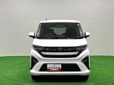 横開きバックドアの採用に始まり進化を続けてきたダイハツベーシックカーが両側スライドドアを身にまといました。新型ムーヴが入荷致しました。