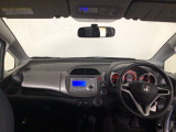 【前方視界】開放的な前方視界!運転がしやすく疲れにくいです♪窓が大きく、見通しがとっても良いおクルマですよ♪
