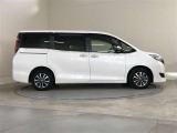 広々とした車内空間に優れた燃費性能。更にデザインも上質で人気のお車です!