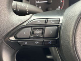 運転中、オーディオの操作をしてて、ハッとしたことはありませんか?ステアリングスイッチは、運転中でもハンドルでオーディオの操作が可能です。安全なドライブをサポートします。