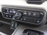 オートエアコンのお車ですので室内の温度をスムーズに調整してくれます♪