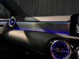 luxuryを感じるデジタルコックピット、上質素材が織りなす空間。利便性と高性能が融合した、この洗練された室内で、日常から非日常まで快適なドライブを。