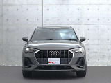 ●一目でAudiとわかる特徴的なシングルフレームグリル・LEDランプ。精悍なフロントマスクからAudiのスマートで上品なブランドを連想させてくれます。女性にも大変ご好評頂いております。