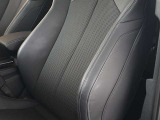 クオリティの高いシートを採用するのは、Audiのクルマづくりの哲学のひとつです。特に座り心地が重要です。体の大きなドイツ人が座っても頑丈な耐久性があります。。しかも肌触りも良く高級家具のようです。