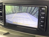 【バックカメラ】駐車時に後方がリアルタイム映像で確認できます。大型商業施設や立体駐車場での駐車時や、夜間のバック時に大活躍!運転スキルに関わらず、今や必須となった装備のひとつです!