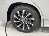 タイヤサイズは205/55R17!純正アルミホイール!残り溝は5ミリ程度です!