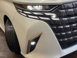 【シーケンシャルターンランプ付きLEDヘッドライト】人気の『流れるウィンカー』付きのLEDヘッドライトを装備♪高級感はもちろん、点灯時は存在感たっぷりで他車からも認識されやすく安心です。