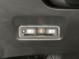 ハンドルの左下にETCがついています。高速道路の料金所の通過も楽々です。カードの取り出しもしやすい場所についています。