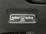 ハンドルの左下にETCがついています。高速道路の料金所の通過も楽々です。カードの取り出しもしやすい場所についています。