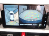 パノラミックビューモニター付きです。車両を上から見たような映像をディスプレイオーディオ画面に表示。運転席からの目視だけでは見にくい、車両周辺の状況をリアルタイムでしっかり確認できます。