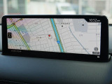 マツダコネクトの10.25インチワイドセンターディスプレイです。『Android Auto』『Apple CarPlay』や独自のコネクテッドサービスに対応したインターフェイスシステムです。