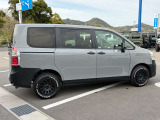 TOYOオープンカントリーHT2タイヤを装着しています♪ホワイトレターが堪りません♪そしてこのタイヤはオフロード用タイヤではありませんので、乗り心地快適です♪