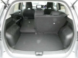 リアシートは6:4分割可倒式を採用しておりますので、乗車人数やお荷物の量に併せてアレンジが可能です♪