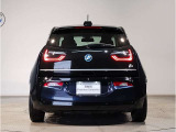 大型のL字型のリアランプもLEDライトを採用。洗練されたデザインにより、シャープなLEDランプの点灯します。後ろからの見た目にもこだわっております。
