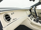 ベントレーは全てオーダーでの発注となっておりますので同じ車種でもステッチやベニヤ部分でまったく違う表情を感じることができます。