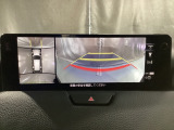 狭い場所での駐車やすれ違いなどでより的確な運転操作に役立つ360&deg;ビューモニターが装備されています。