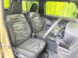 運転席まわりには十分なスペースがあり、大柄な方でもゆったり運転していただける環境です。