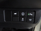 パーキングセンサーや横滑りを防ぐVSA等のスイッチ類は運転席の右側、手の届きやすい位置にあります。