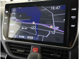 純正ナビを装備。タッチパネル式で使いやすく、お出かけもラクラクです。