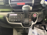オートエアコン装着車で車内はいつも快適です。