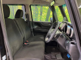 運転席シート廻りは使用感も少なく、良好な状態となっています。前オーナー様が丁寧に使っていたことがよくわかりますね。