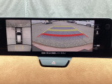 狭い場所での駐車やすれ違いなどでより的確な運転操作に役立つ360&deg;ビューモニターが装備されています。