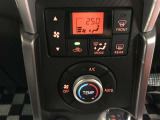 オートエアコンです。温度設定ができます。冷え性の方が乗っても安心ですね♪