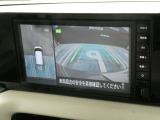 空の上から見下ろすように車の全周囲が表示されるアラウンドビューモニター☆駐車が得意になるとお出掛けも楽しくなります♪