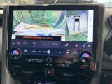 【パノラミックビューモニター】専用のカメラにより、上から見下ろしたような視点で360度クルマの周囲を確認することができます☆死角部分も確認しやすく、狭い場所での切り返しや駐車もスムーズに行えます。