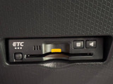 ETCカードを挿入することで高速道路を利用する際の支払いがキャッシュレスになったり、ETCスマートインターチェンジが利用できたり、とても便利なアイテムです!保証は修理保証のみとなります。