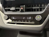 オートエアコンは温度を設定するだけで、自動で風量などを設定してくれます。運転しながら操作も必要ないので、安全性も向上します。