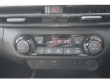 フルオートエアコン  「オート」を使って温度設定、車内の温度はいつも快適ですよ♪