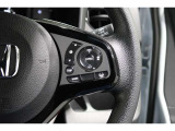 Hondaセンシングの機能のひとつ、アダプティブクルーズコントロール付!アクセルから足を離しても設定したスピードと前車との車間を保ち走行してくれます!車線維持もアシスト☆高速道路で疲労軽減ですね☆