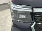 LEDヘッドライトは、点灯の瞬間から最大光量を発揮し、突然暗くなるトンネルなどでの安定感を高めます。