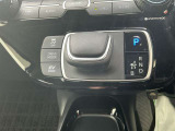 シフトレバーは簡単操作で運転もしやすくなっております!!